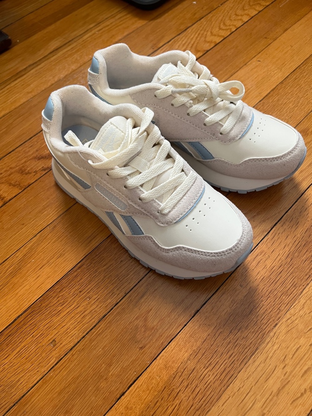 New Kids White and Light Blue Reebok Athletic Sneakers size 3